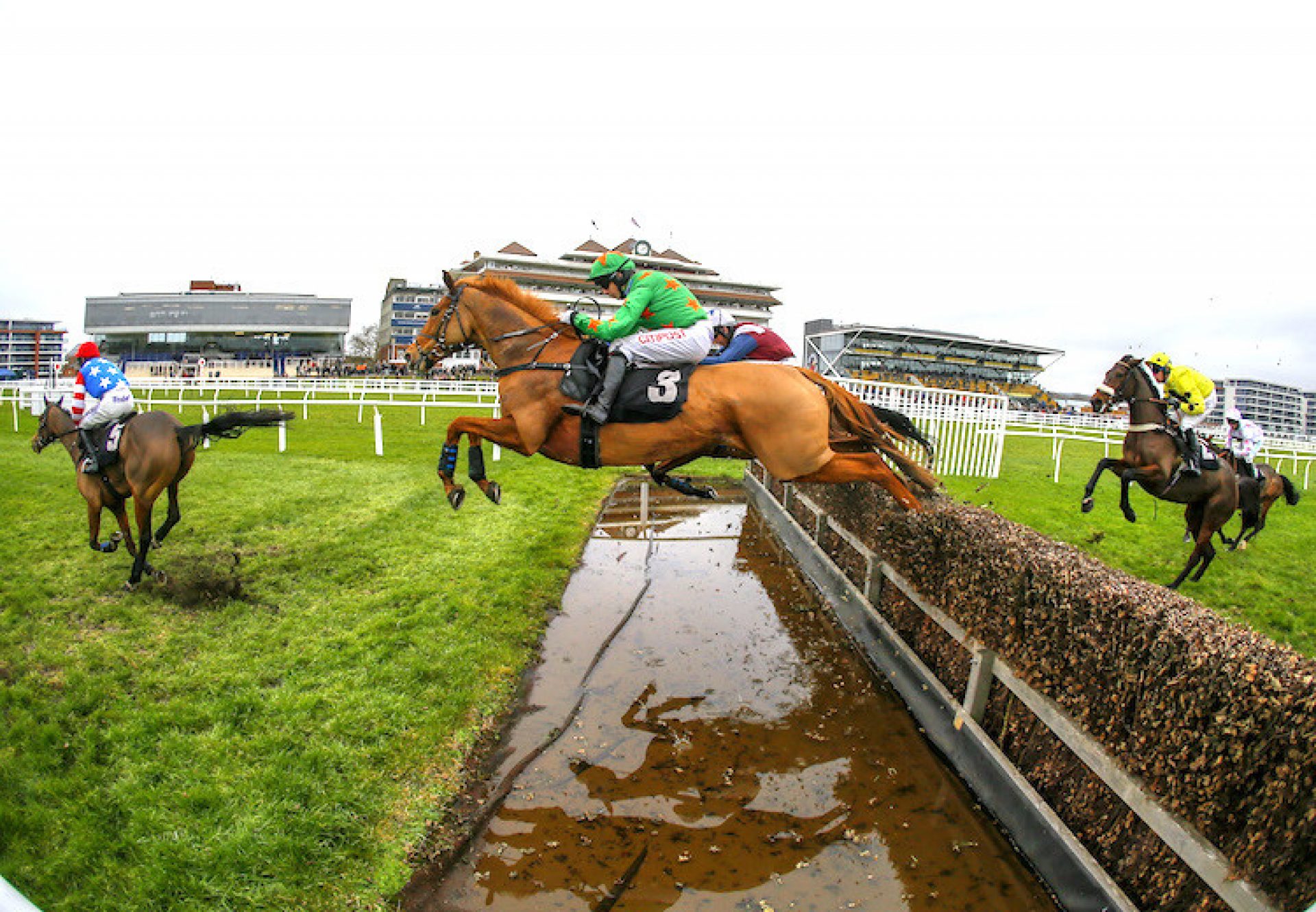 Ms Parfois (Mahler) winning a Listed chase at Newbury