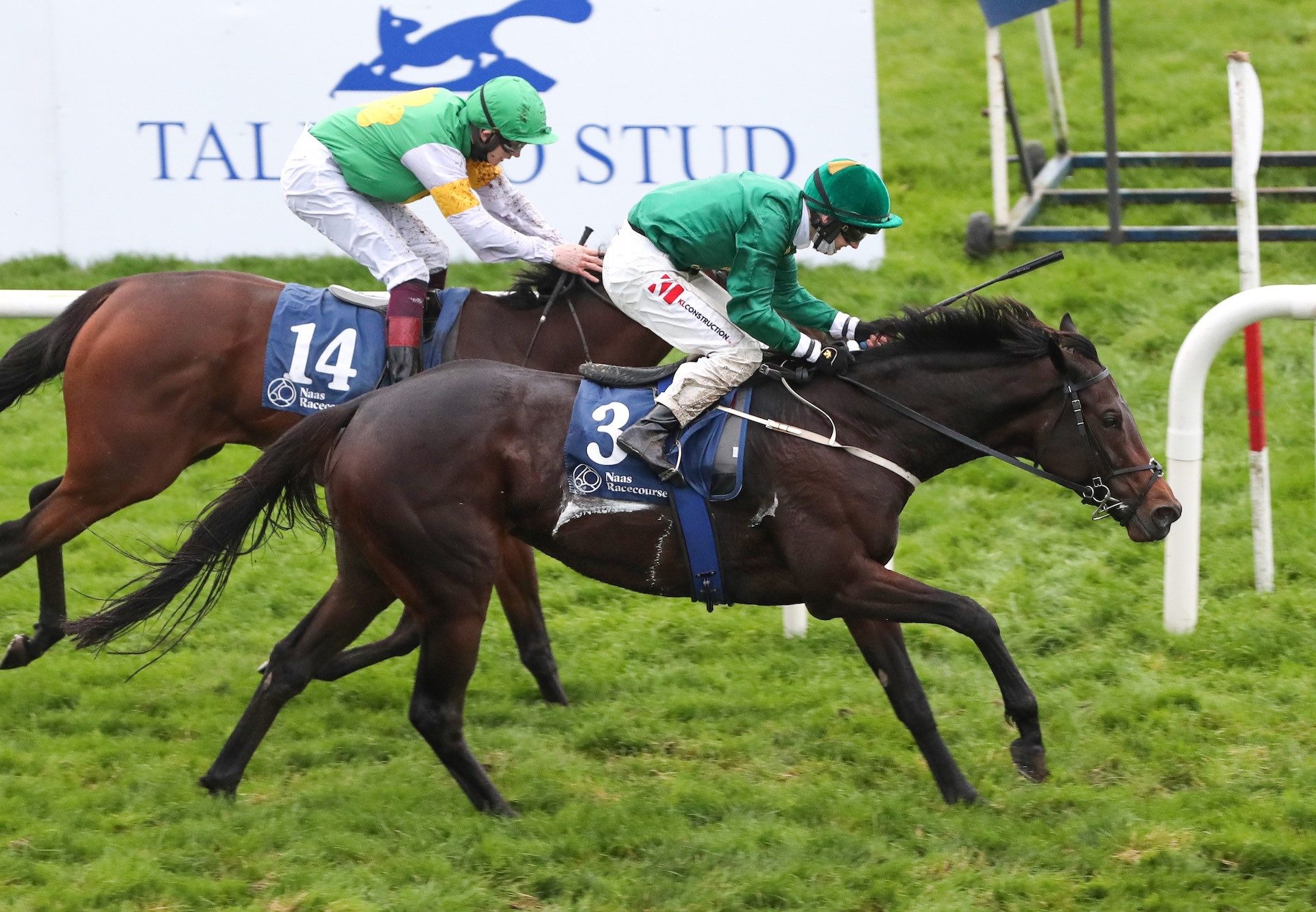 Yaxeni (Maxios) Lands The November Handicap At Naas