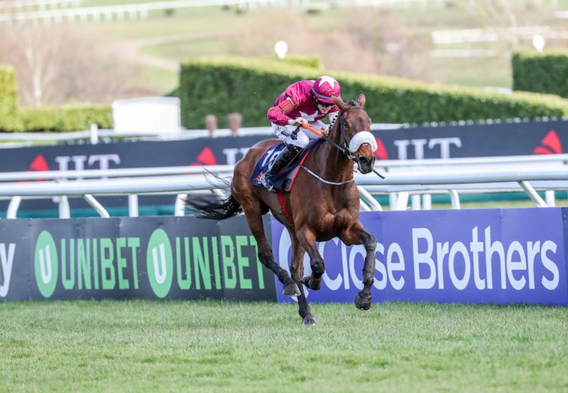 Shattered Love (Yeats) winning the G1 JLT Chase at Cheltenham