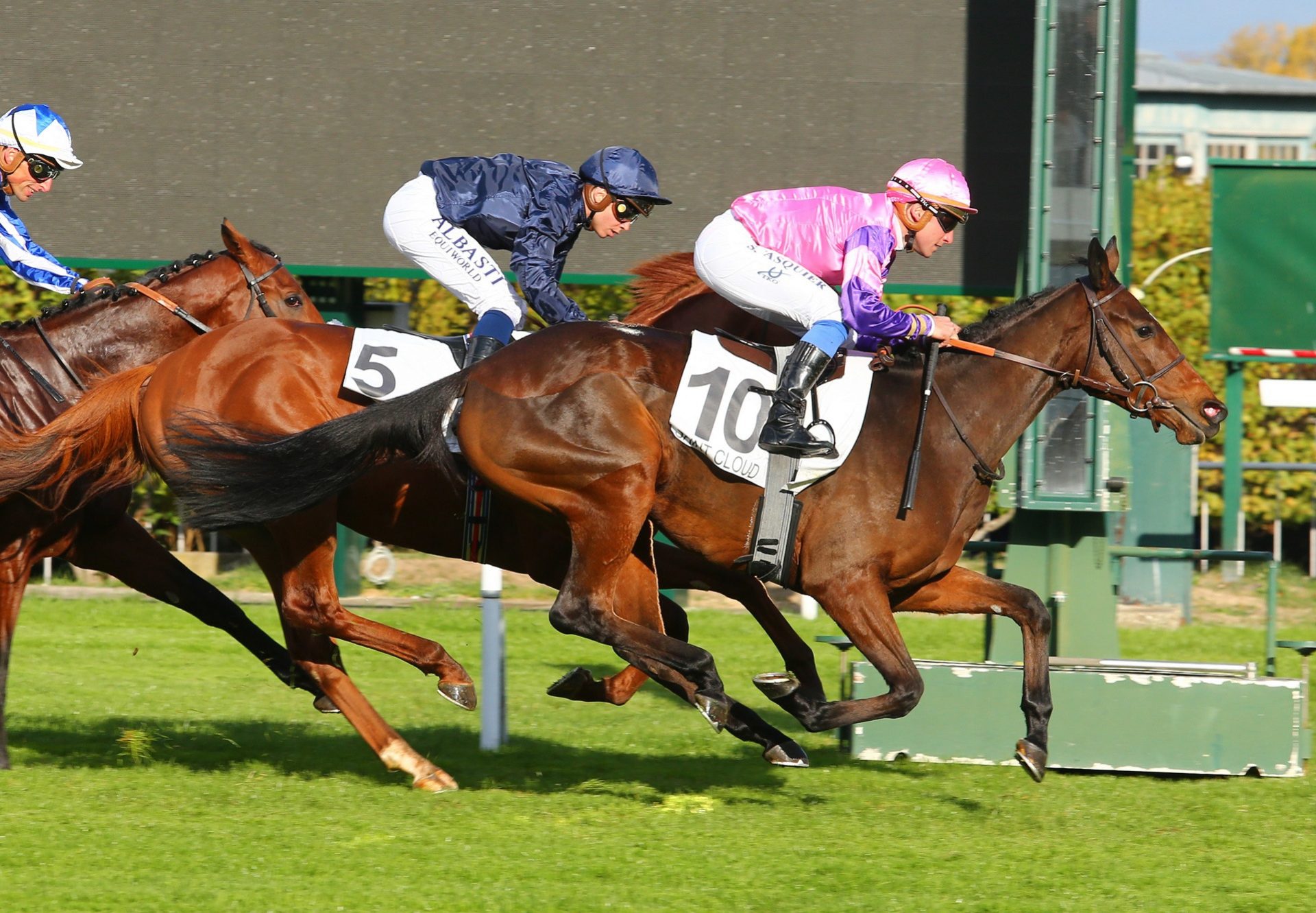 Wonderment (Camelot) winning th G1 Criterium de Saint-Cloud