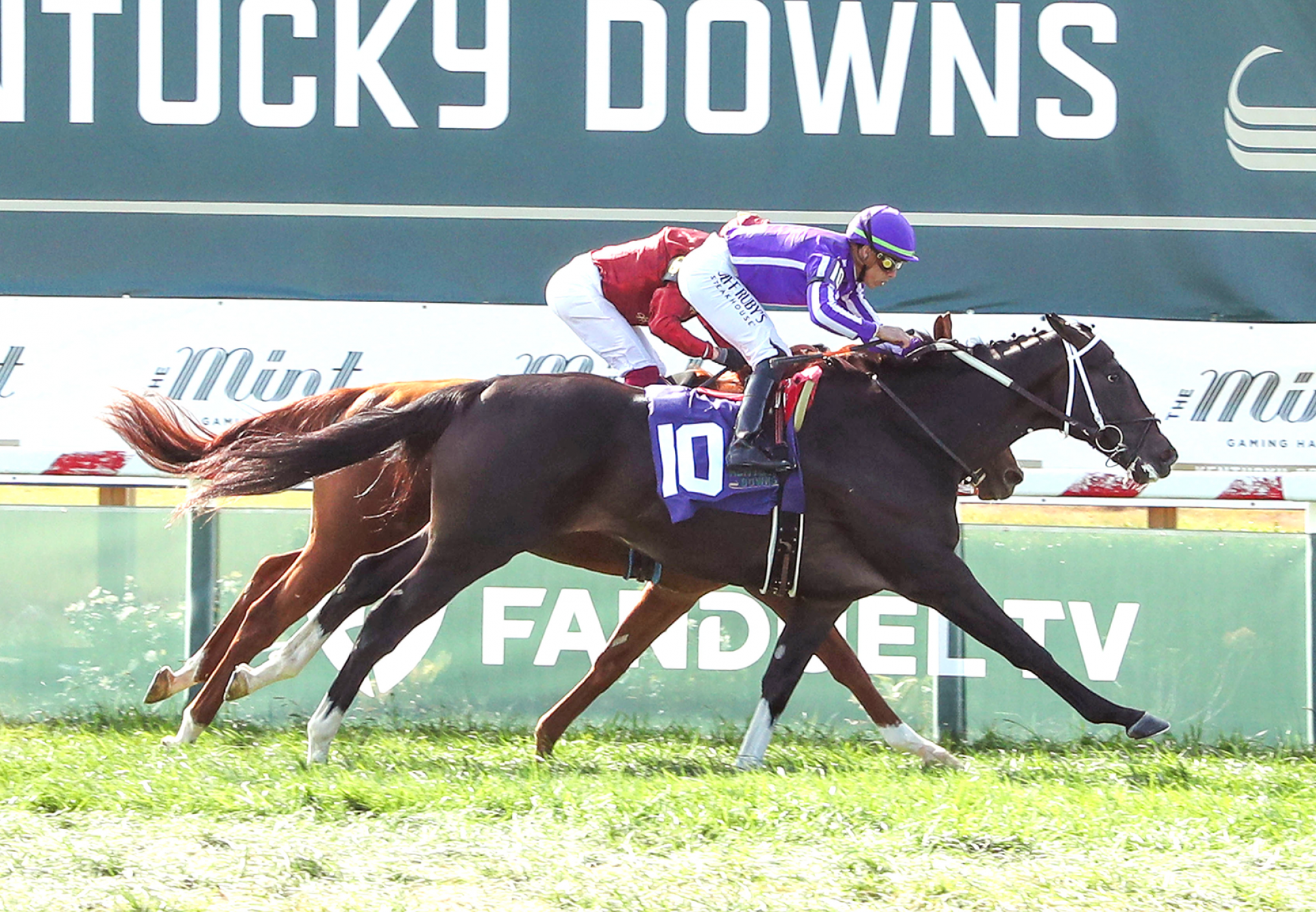 Tiztastic (Tiz The Law) Wins The Kentucky Downs Juvenile Mile