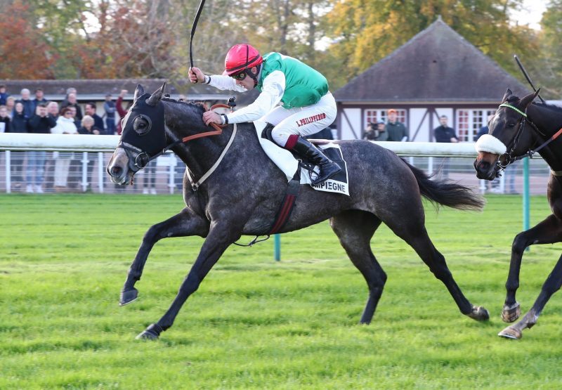 Uncheckable (Maxios) Wins The Class 2 Hurdle At Compiegne