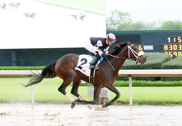 Lucky Betty (Munnings) wins Oaklawn Park maiden