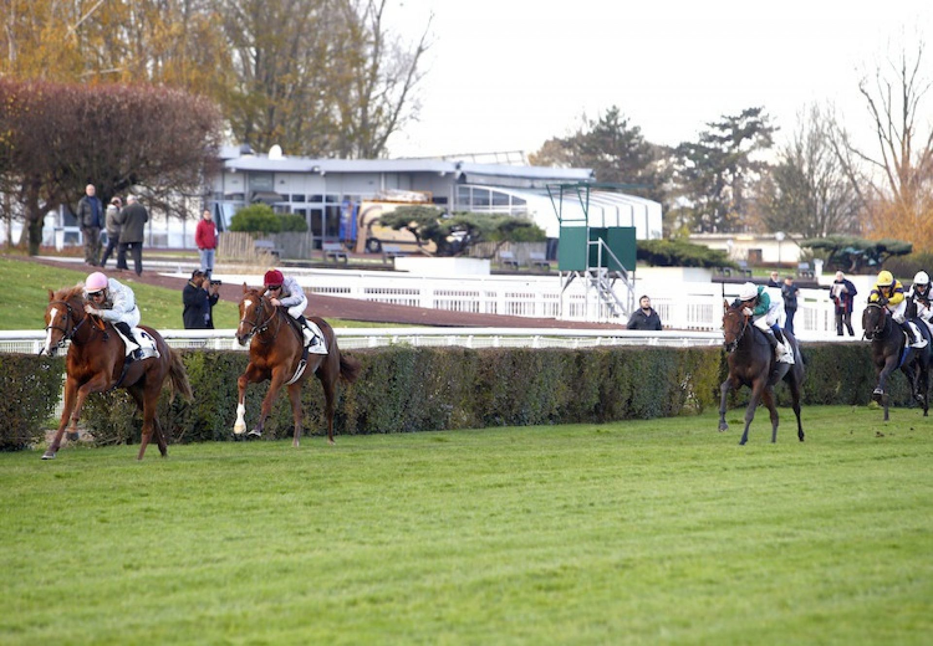 Emerald Master (Mastercraftsman) winning at Saint-Cloud