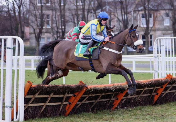 Bareback Jack (Getaway) Wins The Scottish Supreme Novices Hurdle at Musselburgh