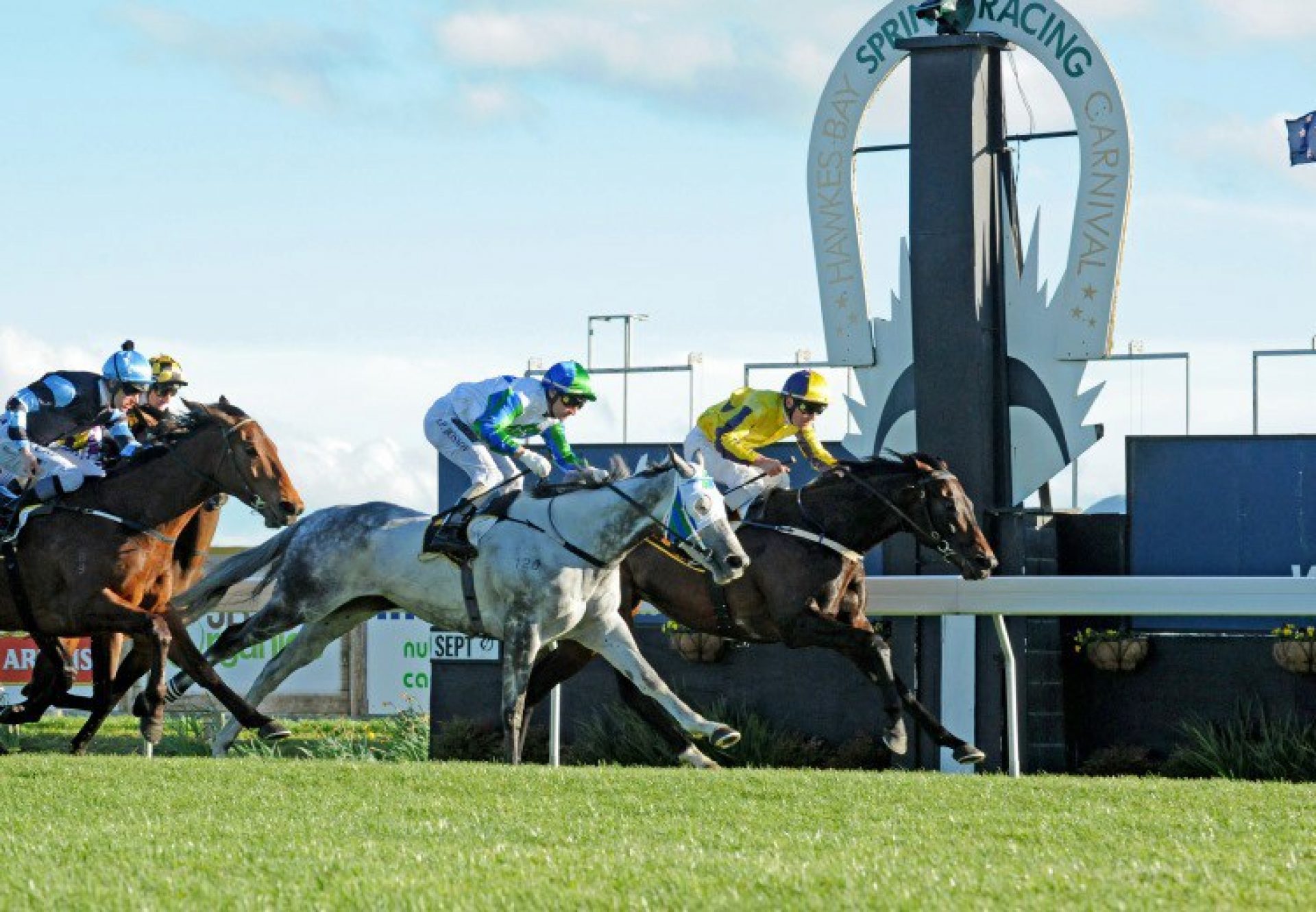 Pure Champion (Footstepsinthesand) winning the Windsor Park Plate at Hastings